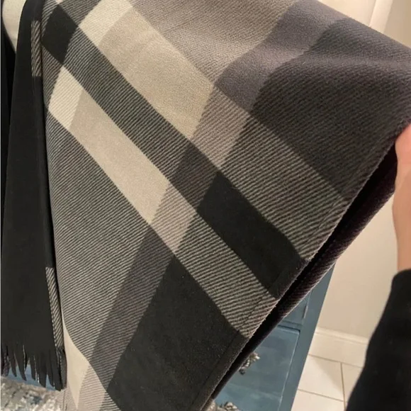 Rachel Roy Elegant Black, Gray Cream Plaid Shawl/Cape/Poncho One Sz warm fringe - Picture 5 of 11